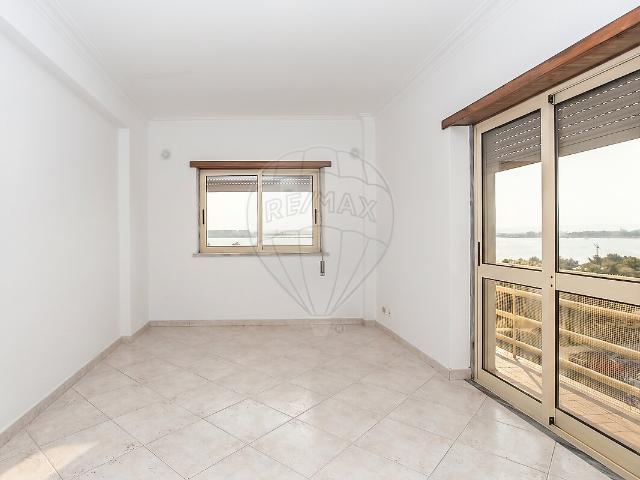 Apartamento T2 à venda em Alto do Seixalinho, Santo André e Verderena, Barreiro RE/MAX Portugal