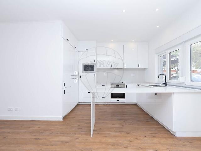 Apartamento T2 à venda em Baixa da Banheira e Vale da Amoreira, Moita RE/MAX Portugal