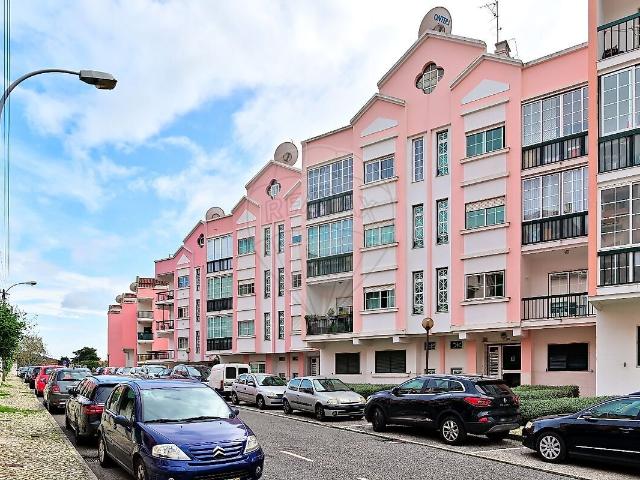 Apartamento T2 à venda em Barcarena, Oeiras RE/MAX Portugal