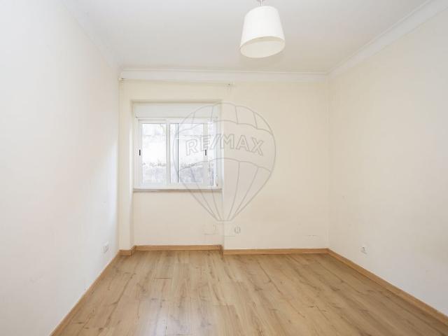 Apartamento T2 à venda em Barcarena, Oeiras RE/MAX Portugal