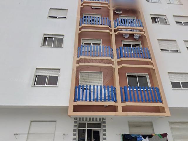 Apartamento T2 à venda em Cacém e São Marcos, Sintra RE/MAX Portugal