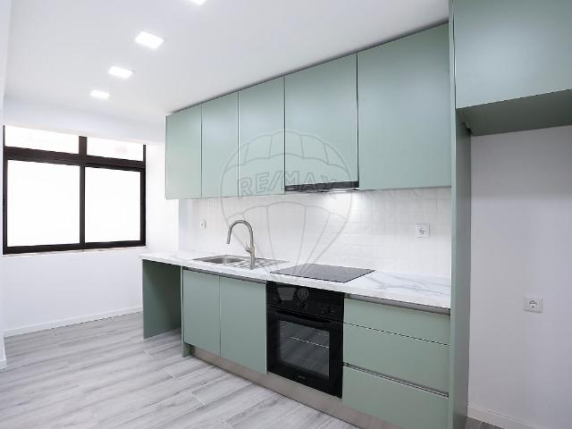 Apartamento T2 à venda em Cacém e São Marcos, Sintra RE/MAX Portugal