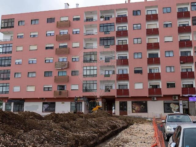 Apartamento T2 à venda em Cacém e São Marcos, Sintra RE/MAX Portugal