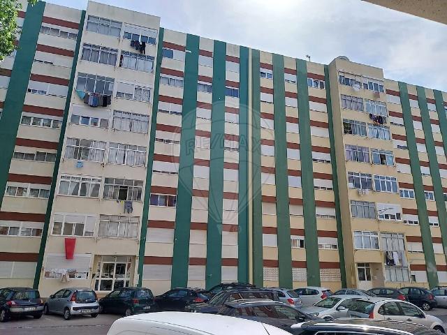 Apartamento T2 à venda em Cacém e São Marcos, Sintra RE/MAX Portugal