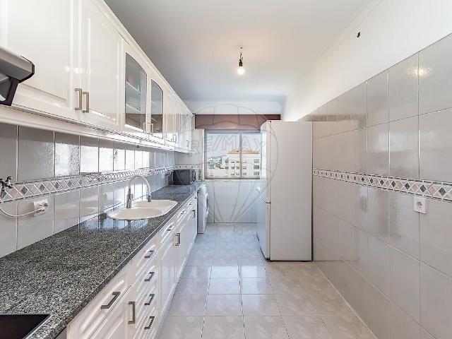Apartamento T2 à venda em Cacém e São Marcos, Sintra RE/MAX Portugal