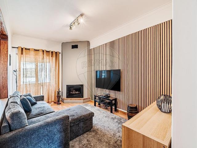 Apartamento T2 à venda em Cacém e São Marcos, Sintra RE/MAX Portugal