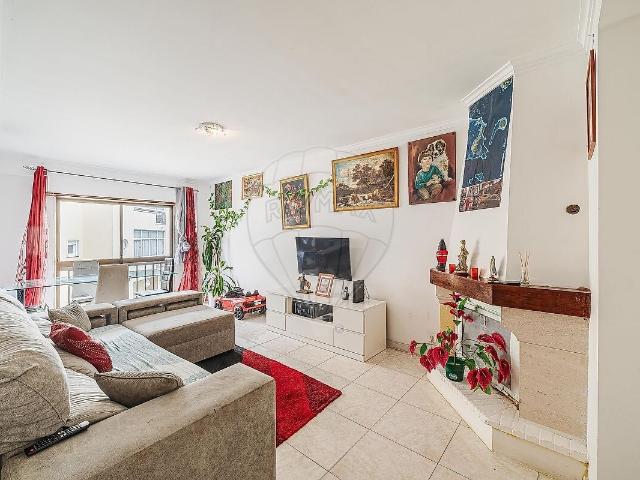 Apartamento T2 à venda em Cacém e São Marcos, Sintra RE/MAX Portugal