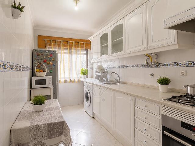 Apartamento T2 à venda em Cacém e São Marcos, Sintra RE/MAX Portugal