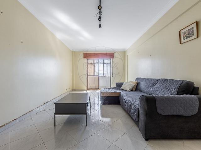 Apartamento T2 à venda em Cacém e São Marcos, Sintra RE/MAX Portugal