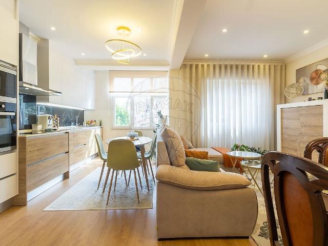 Apartamento T2 à venda em Cacém e São Marcos, Sintra RE/MAX Portugal
