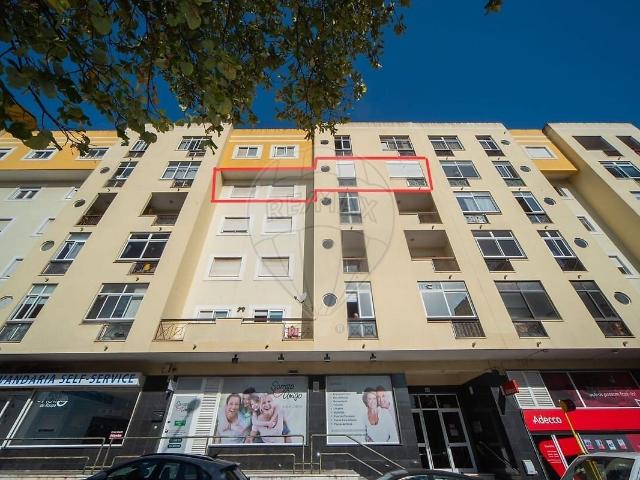Apartamento T2 à venda em Cacém e São Marcos, Sintra RE/MAX Portugal