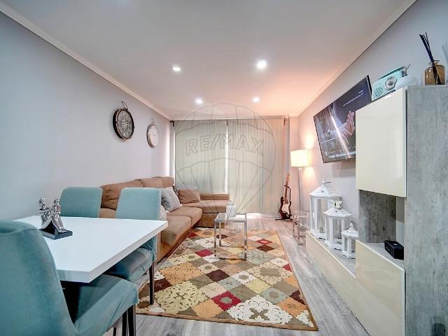 Apartamento T2 à venda em Camarate, Unhos e Apelação, Loures RE/MAX Portugal