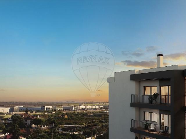 Apartamento T2 à venda em Castanheira do Ribatejo e Cachoeiras, Vila Franca de Xira RE/MAX Portugal