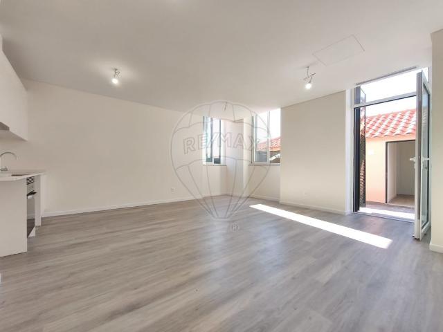 Apartamento T2 à venda em Sé, Funchal RE/MAX Portugal