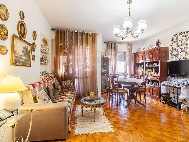 Apartamento T2 à venda em Loures