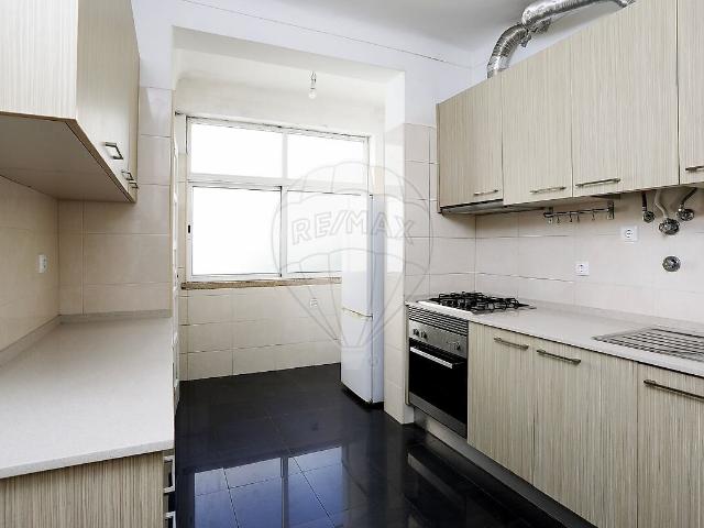 Apartamento T2 à venda em Pontinha e Famões, Odivelas RE/MAX Portugal