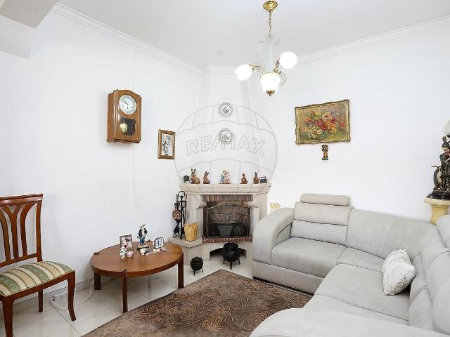 Apartamento T2 à venda em Póvoa de Santo Adrião e Olival Basto, Odivelas RE/MAX Portugal