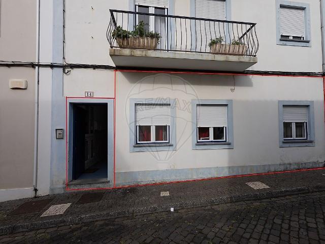 Apartamento T2 à venda em Praia da Vitória Santa Cruz, Praia da Vitória RE/MAX Portugal