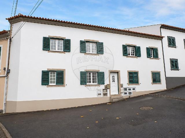 Apartamento T2 à venda em Ribeirinha, Angra do Heroísmo RE/MAX Portugal