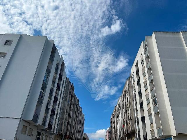 Apartamento T2 à venda em Rio de Mouro, Sintra RE/MAX Portugal