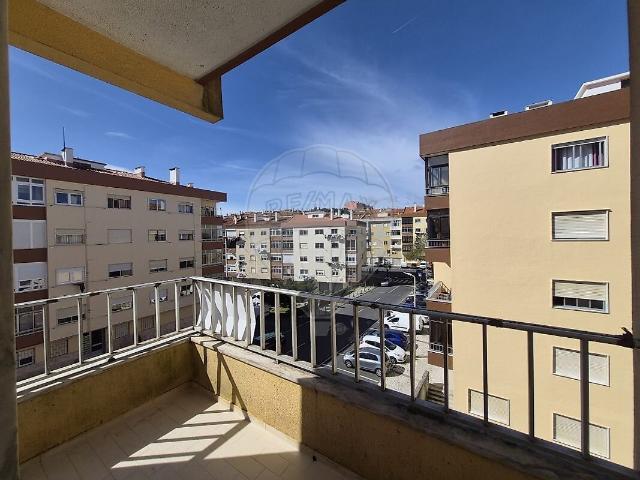Apartamento T2 à venda em Rio de Mouro, Sintra RE/MAX Portugal