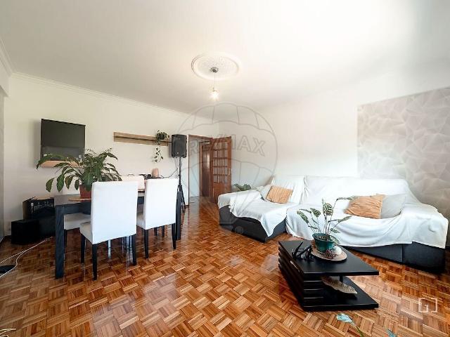 Apartamento T2 à venda em Rio de Mouro, Sintra RE/MAX Portugal