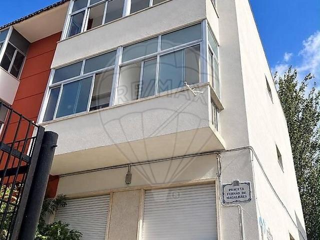 Apartamento T2 à venda em Rio de Mouro, Sintra RE/MAX Portugal