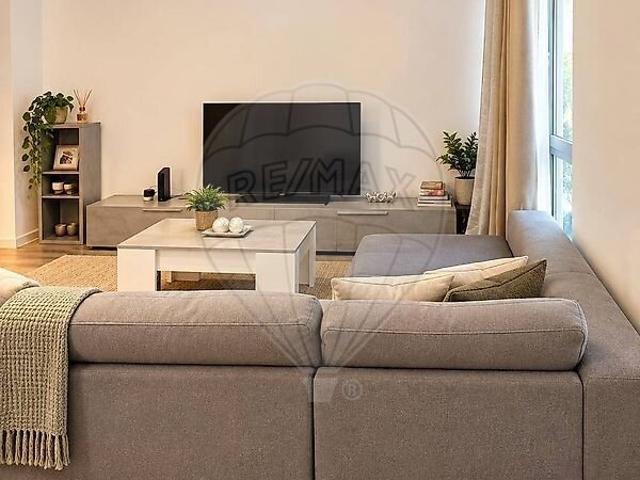Apartamento T2 à venda em Rio de Mouro, Sintra RE/MAX Portugal