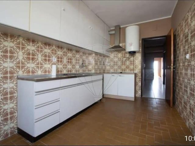 Apartamento T2 à venda em Rio de Mouro, Sintra RE/MAX Portugal