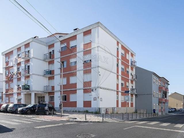 Apartamento T2 à venda em Rio de Mouro, Sintra RE/MAX Portugal