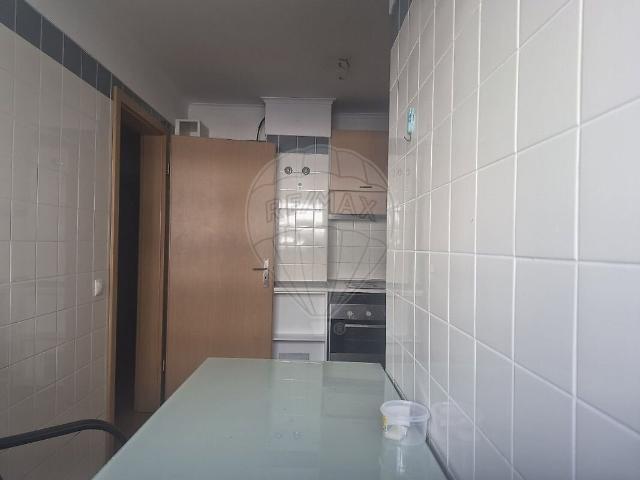 Apartamento T2 à venda em Santa Clara, Lisboa RE/MAX Portugal