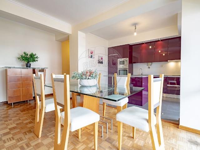 Apartamento T2 à venda em Santo António dos Olivais, Coimbra RE/MAX Portugal