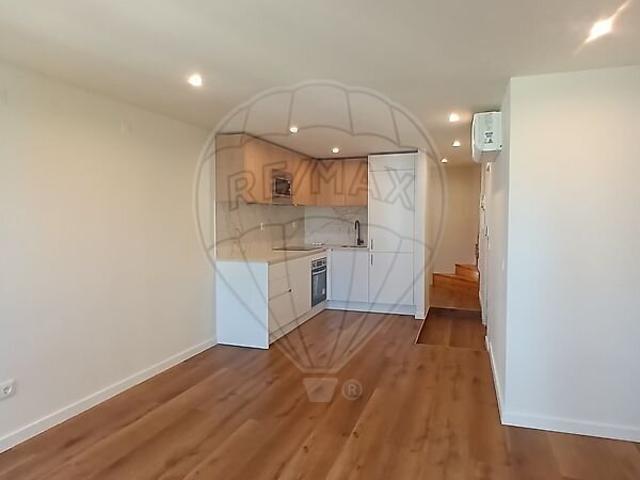 Apartamento T2 à venda em Santo António, Lisboa RE/MAX Portugal