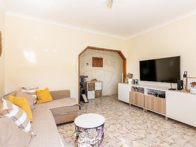 Apartamento T2 à venda em Seixal, Arrentela e Aldeia de Paio Pires, Seixal RE/MAX Portugal
