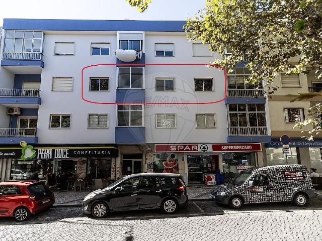 Apartamento T2 à venda em Sintra Santa Maria e São Miguel, São Martinho e São Pedro de Penaferrim, Sintra RE/MAX Portugal