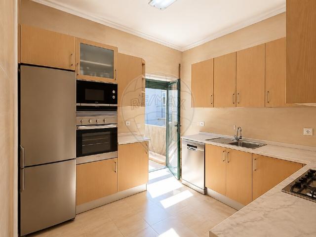 Apartamento T2 à venda em Sintra Santa Maria e São Miguel, São Martinho e São Pedro de Penaferrim, Sintra RE/MAX Portugal
