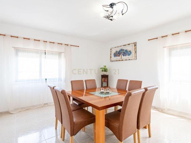 Apartamento T2 à Venda em Vale Flores