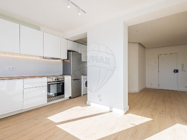 Apartamento T2 à venda em Venteira, Amadora RE/MAX Portugal