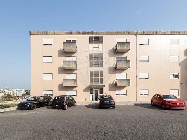 Apartamento T2 à venda em Vila Nova de Famalicão e Calendário, Vila Nova de Famalicão RE/MAX Portugal