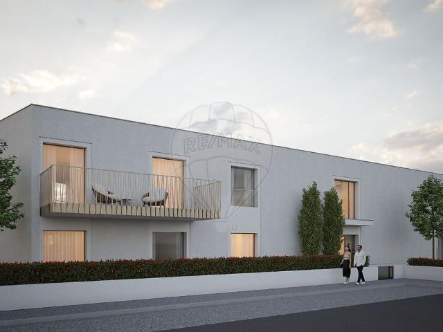 Apartamento T2 à venda em Vila Verde e Barbudo, Vila Verde RE/MAX Portugal