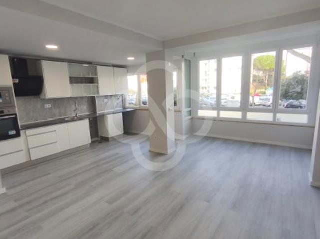 Apartamento T2 à venda Rua António Sérgio, Oeiras