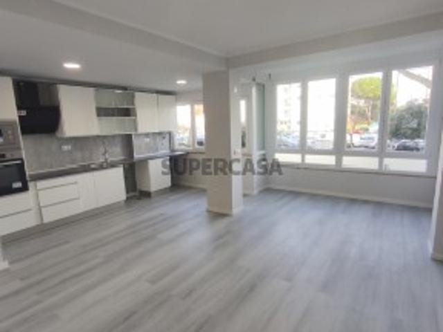 Apartamento T2 à venda Rua António Sérgio, Oeiras