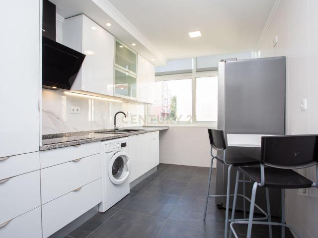 Apartamento T2 a venda Renovado e Mobilado | Pronto a Habitar