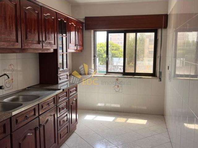 Apartamento T2 a 280metros da Estação de Rio de Mouro | Não perca a oportunidade, marque já a sua visita!