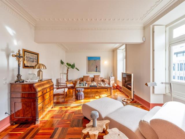 Apartamento T2 a 2 minutos do Marquês de Pombal m² Santo António