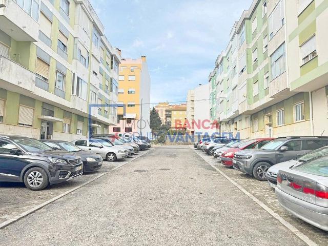 Apartamento T2, Agualva, Cacém