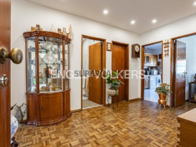 Apartamento T2 Amora parcialmente Remodelado
