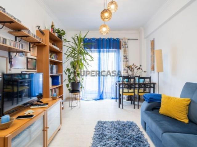 Apartamento T2, Amplo e Luminoso, no Forte da Casa