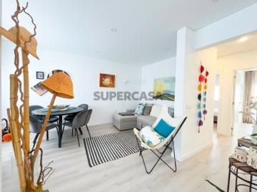 Apartamento T2 / Andar de Moradia remodelado em Santo António Costa da Caparica