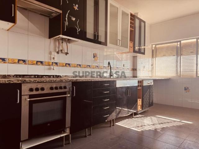 Apartamento T2 | Arrecadação | Centro Moita 3º andar
